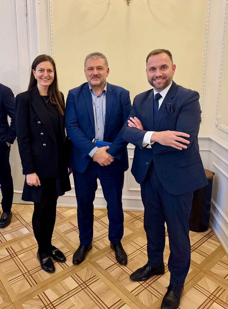 Adam Malinowski tweet media