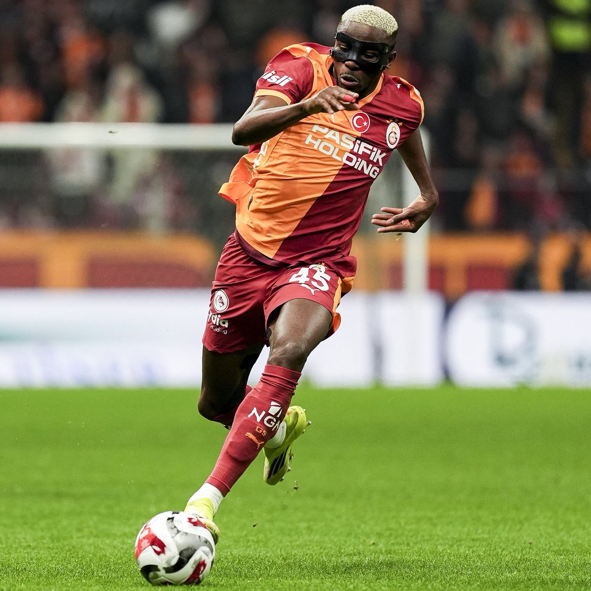 Serdal Adalı: "Düdükten sonra Osimhen topa vuracak ve sen başını döneceksin ha, yazıklar olsun. Yineliyorum; efendilik bitti!"