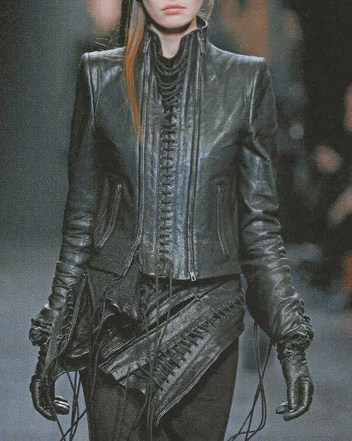FinalBlow_Chi's tweet photo. Ann Demeulemeester AW11 https://t.co/ii05nX31Dk