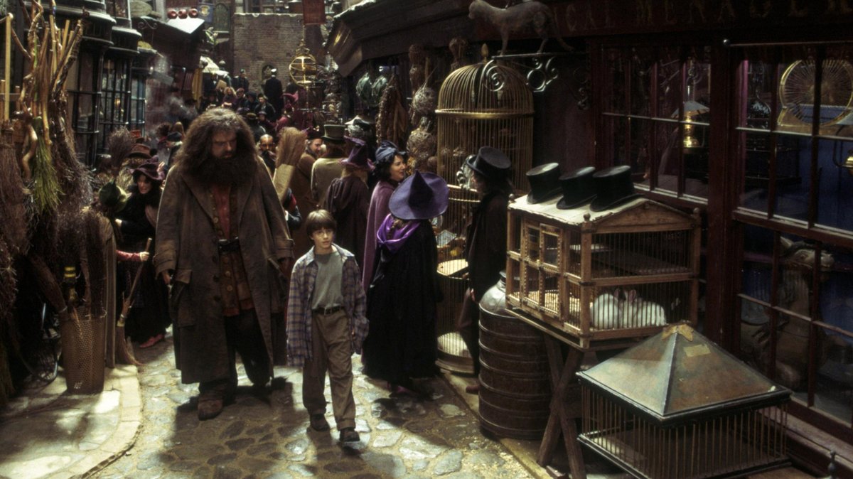 movietvtechgeek's tweet photo. Harry Potter HBO Series Set Photos Reveal Diagon Alley (Including Gringotts) https://t.co/pc3Ry2knE8 #TVNews #DramaShows #FantasyShows https://t.co/GBiAsbKD2q