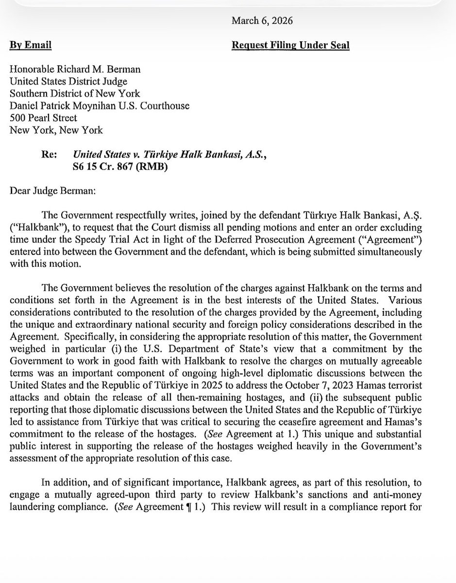 #halkb Anlaşma metni açıklandı 

Para cezasından bahsedilmiyor 

Benim dikkatimi çeken bölüm Reza Zarrab’ın mal varlıklarıyla ilgili her karar ABD işbirliğiyle yapılacak, mallarına el konulursa ABD’ye devredilecek

Zarrab da işbirlikçi olduğu için korunmuş gibi görünüyor