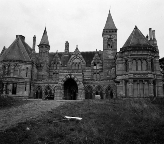 BobBurnell's tweet photo. Ettington Park. A Victorian Neo-Gothic monstrosity. https://t.co/lGsafD231Q