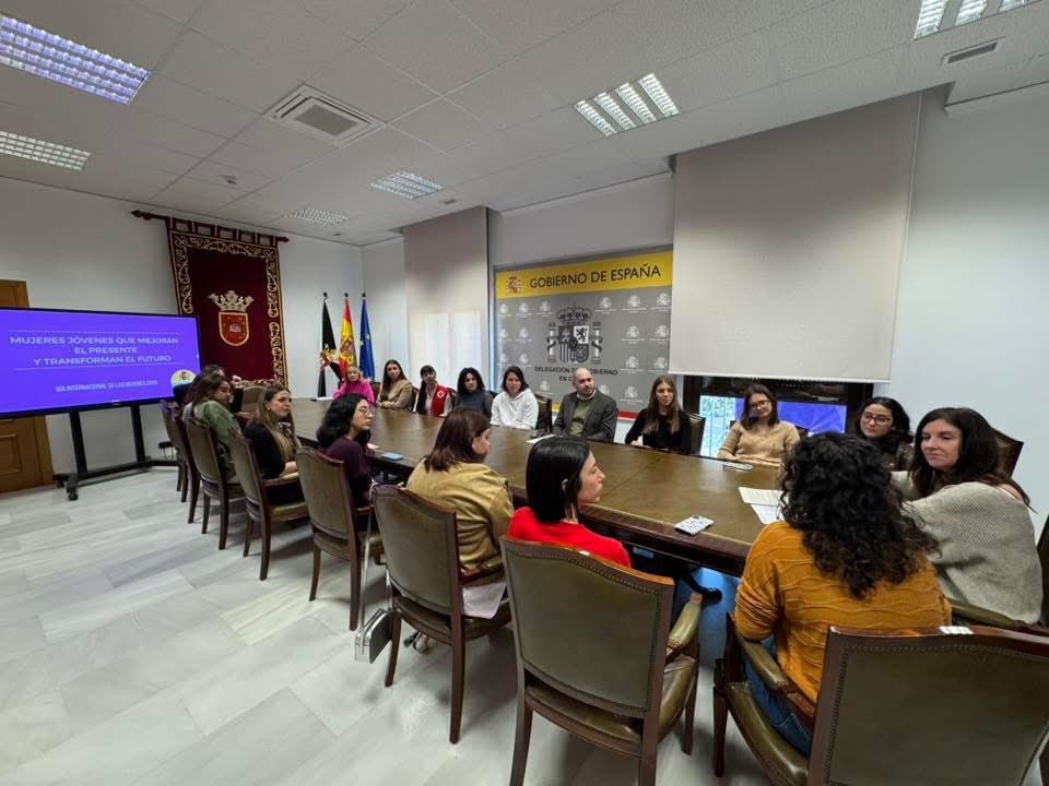 DelegGobCEU's tweet photo. 🟣Hoy en la Delegación del Gobierno, las mujeres jóvenes han tomado la palabra. Del deporte a la empresa, del activismo a la cultura... mejorando el presente para transformar el futuro.
 
👏Gracias a todas las que habéis formado parte de este encuentro. 
 
#MujeresQueTransforman https://t.co/BlWmZJmikG