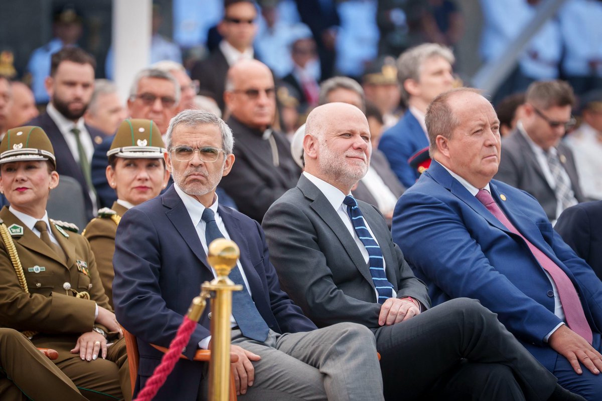 min_interior's tweet photo. El ministro Álvaro Elizalde participó en ceremonia de Cambio de Mando de Comandante en Jefe del Ejército, junto al Presidente Gabriel Boric, el comandante en jefe saliente, general Javier Iturriaga; y el general Pedro Varela, quien asumió como máxima autoridad de la institución. https://t.co/1jHsnqsUU9