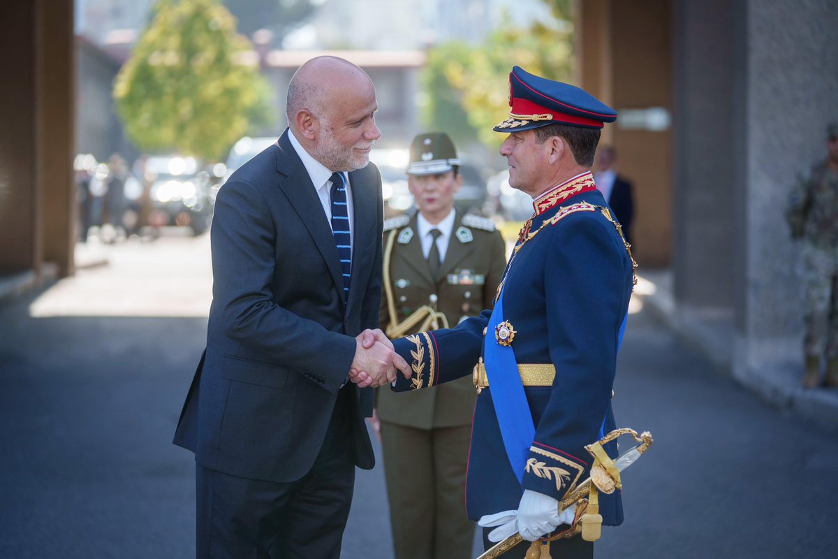 min_interior's tweet photo. El ministro Álvaro Elizalde participó en ceremonia de Cambio de Mando de Comandante en Jefe del Ejército, junto al Presidente Gabriel Boric, el comandante en jefe saliente, general Javier Iturriaga; y el general Pedro Varela, quien asumió como máxima autoridad de la institución. https://t.co/1jHsnqsUU9