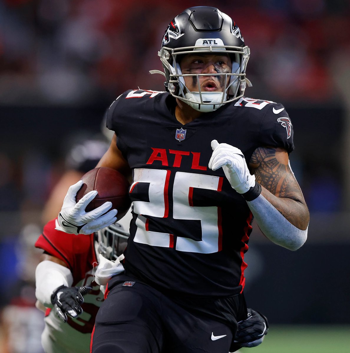 FREE AGENCY FRENZY DYNASTY IMPACT:
Tyler Allgeier (25.9 yrs old) signs a 2 yr $12.5 million dollar contract with the Cardinals.

- Great 1-2 punch now with James Conner
- 🚀🚀🚀 for Bijan
- Worth sending low trade offers for and seeing what can stick.
- Who will be QB???