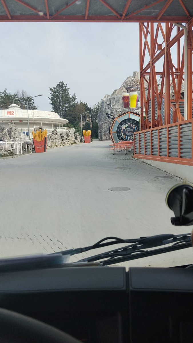 Indovinate chi sta portando il divertimento a Gardaland? 𝐬𝐢𝐚𝐦𝐨 𝐧𝐨𝐢!  Siamo al lavoro dietro le quinte per trasportare nuove attrazioni e momenti indimenticabili per tutti.  Voi penserete a urlare sulle montagne russe… Noi pensiamo a far arrivare tutto al posto giusto!