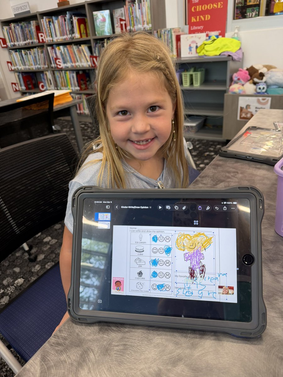 MohawkReads's tweet photo. 🍦Kinder can use Keynote too! Today we read “Ice Cream Face” and talked about opinions. Students then got to share their opinions using Keynote. They used the markup tool and took selfie videos sharing their favorite dessert and why! #risddreambig #librariesinrisd https://t.co/S0fmNXU41g