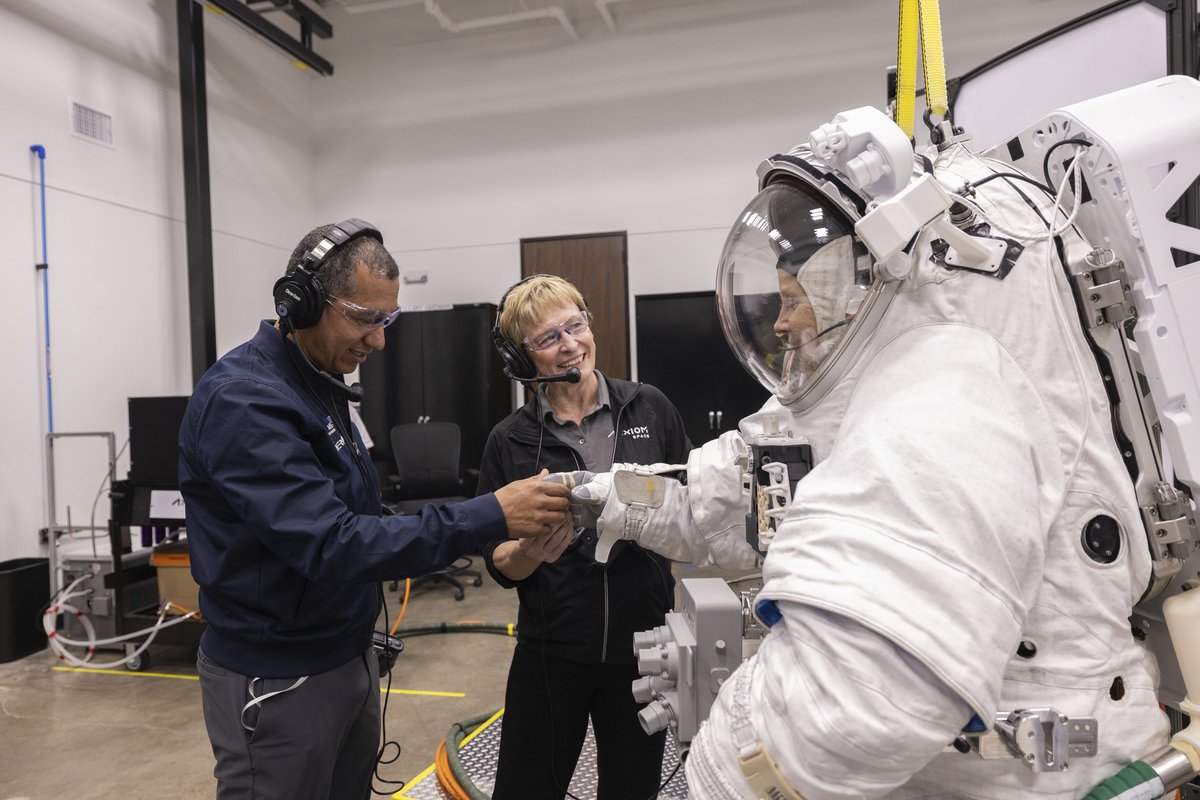 AstroPeggy's tweet photo. I've enjoyed stepping into Emiliano's world of human performance optimization and the opportunity to immerse him into the world of spaceflight. Merging the two through #AxPA is proving to be an important step forward in commercial astronaut training.
@Emilventura_ @Axiom_Space
