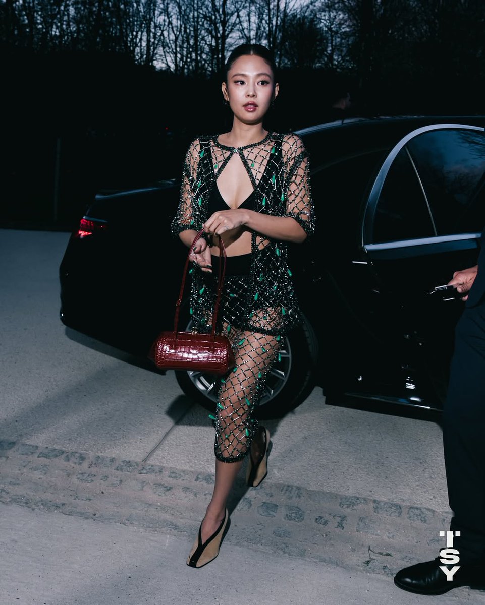 NEWSJENNlE's tweet photo. 📸 260310 JENNIE attends CHANEL Fall Winter 2026 collection     

JENNIE CHANEL ICON   
#JENNIExChanelFW26 #CHANELFallWinter
#JENNIE @CHANEL https://t.co/kXNnXFjwvH