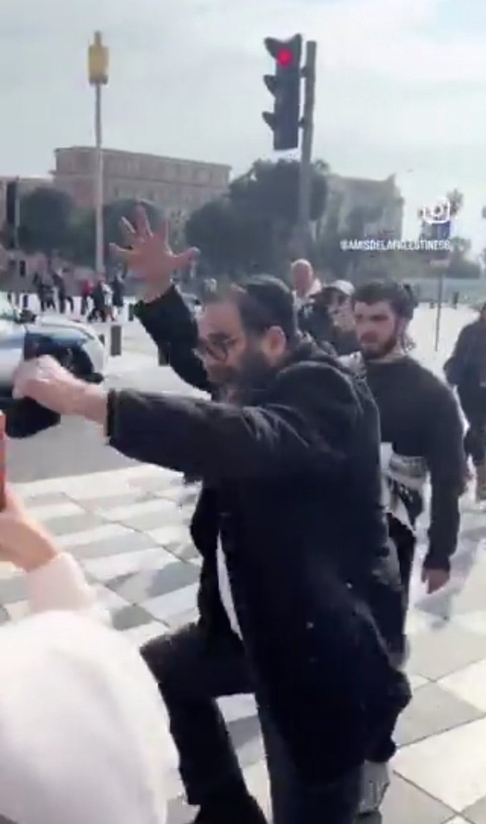 BetterCallMedhi's tweet photo. Et dire que quelques téléphones nous ont évité des semaines et des semaines de propagande sur BFM et CNEWS https://t.co/kqThMocWJo
