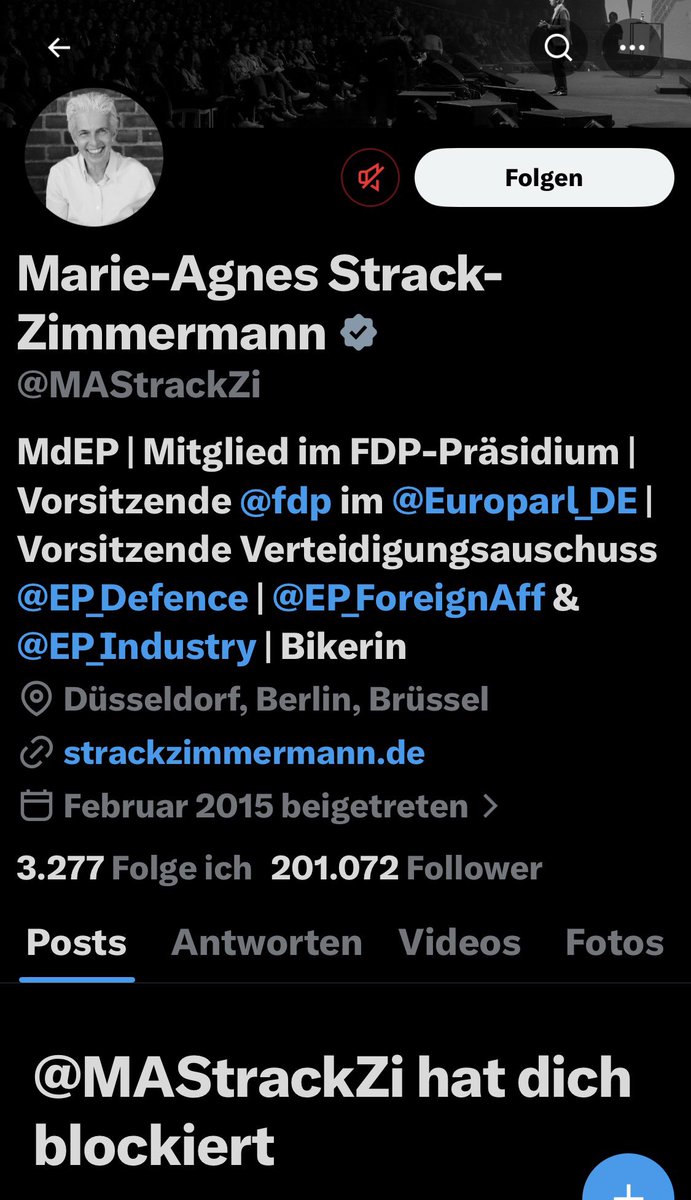 Klar_Name1's tweet photo. @nicolebuettner @fdp Diskurs alla @fdp
So „liberal“ ist die FDP wirklich, sie holt sich #OmaCourage ins Präsidium und erwartet, dass man sie toll findet https://t.co/7bqHJRaFnU