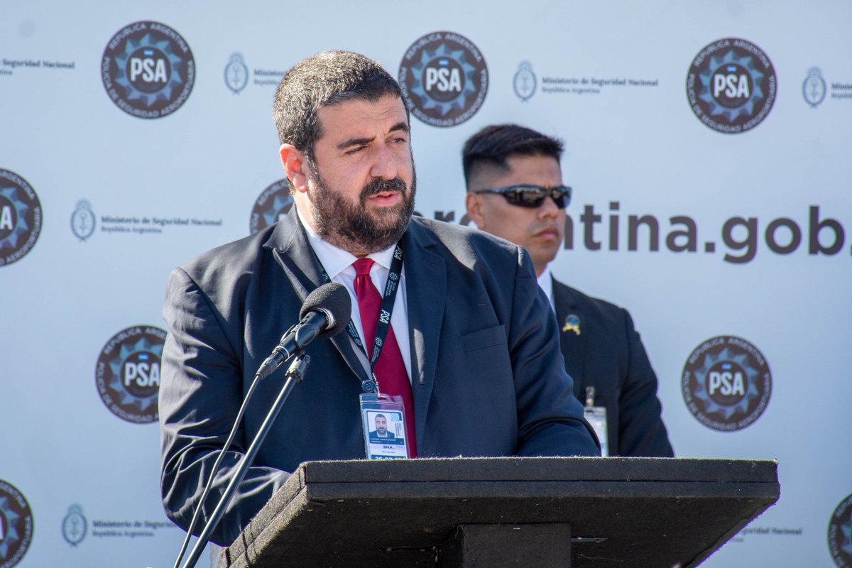 Pablo Lázaro tweet media