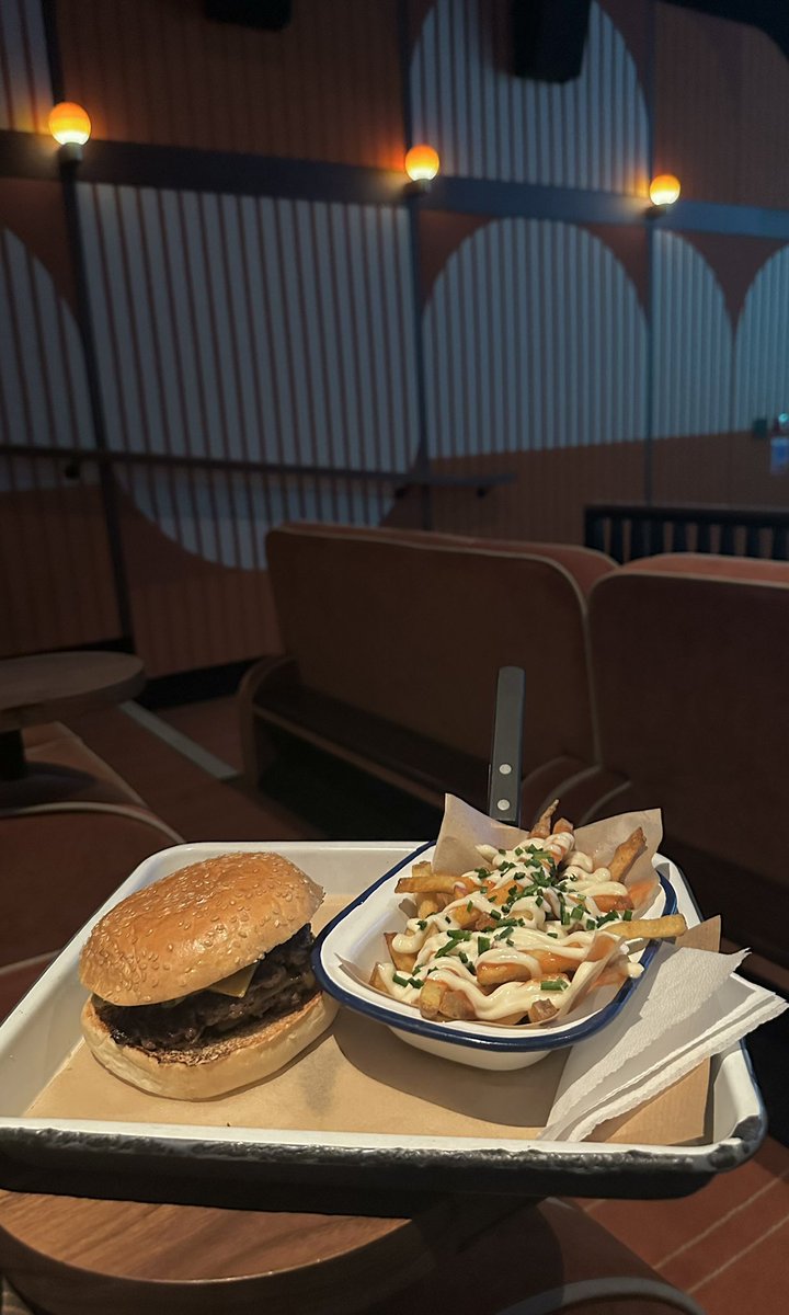 martinalmighty's tweet photo. Everyman cinema is just wild 💯 https://t.co/KiYetRxRBI