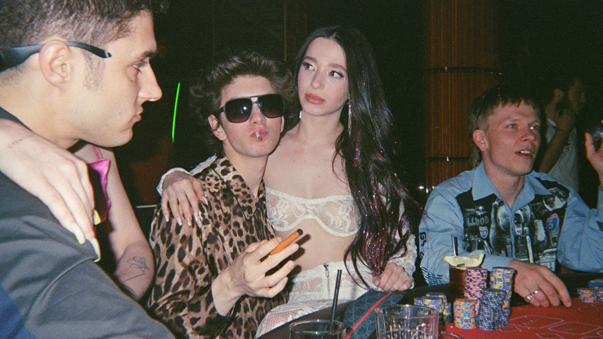 Boxreport's tweet image. Os últimos dez filmes vencedores do Oscar de Melhor Filme:

• 2025: Anora 
• 2024: Oppenheimer
• 2023: Tudo em Todo o Lugar ao Mesmo Tempo
• 2022: CODA - No Ritmo do Coração
• 2021: Nomadland
• 2020: Parasita
• 2019: Green Book: O Guia
• 2018: A Forma da Água
• 2017: