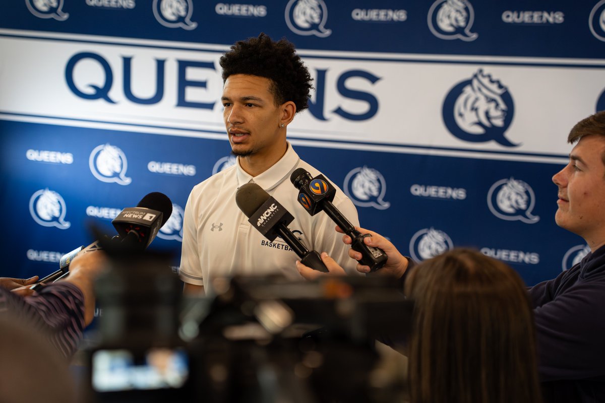 queensMBB's tweet photo. Huge thank you to all of our local media members 🎥🎙️

Another great day to be a Royal 👑🏆

#RoyalsRise | #QUeenCity | #CMA | #WinToday | #PTB https://t.co/oCfUGqd2wf