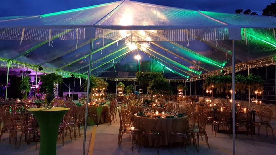 serviCAPITOLIO's tweet photo. Alquiler de #carpastransparentes #servifiestascapitolio #eventos https://t.co/5KPGhMZ0zS