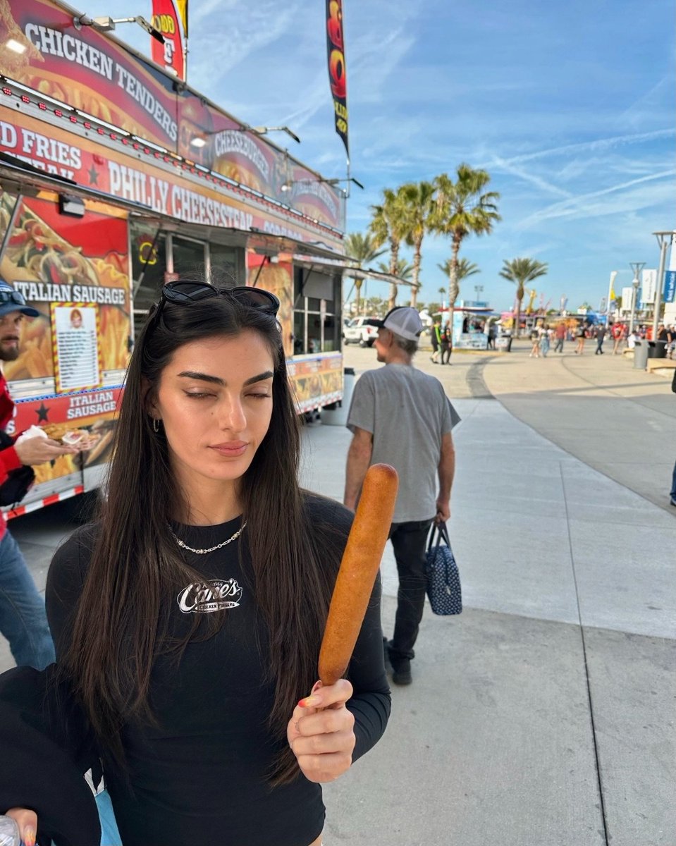 Toni B. |Not @ToniBreidinger.| tweet media