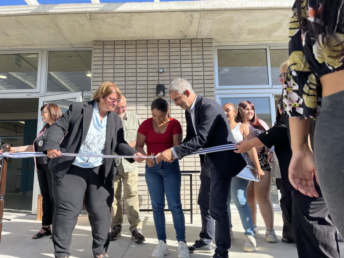 tatisabini's tweet photo. Casavalle tiene su primera Escuela Técnica de UTU. Una alegría enorme para esta comunidad que tanto ha luchado por esto, un logro de varios gobiernos que hoy se concreta. El mejor Uruguay. https://t.co/GtUsbyc5PT