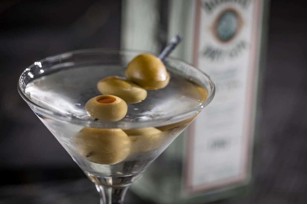 Happy Hour Daily from 3 PM to 7 PM
$1 off well and call drinks 
$.50 off select draft beers