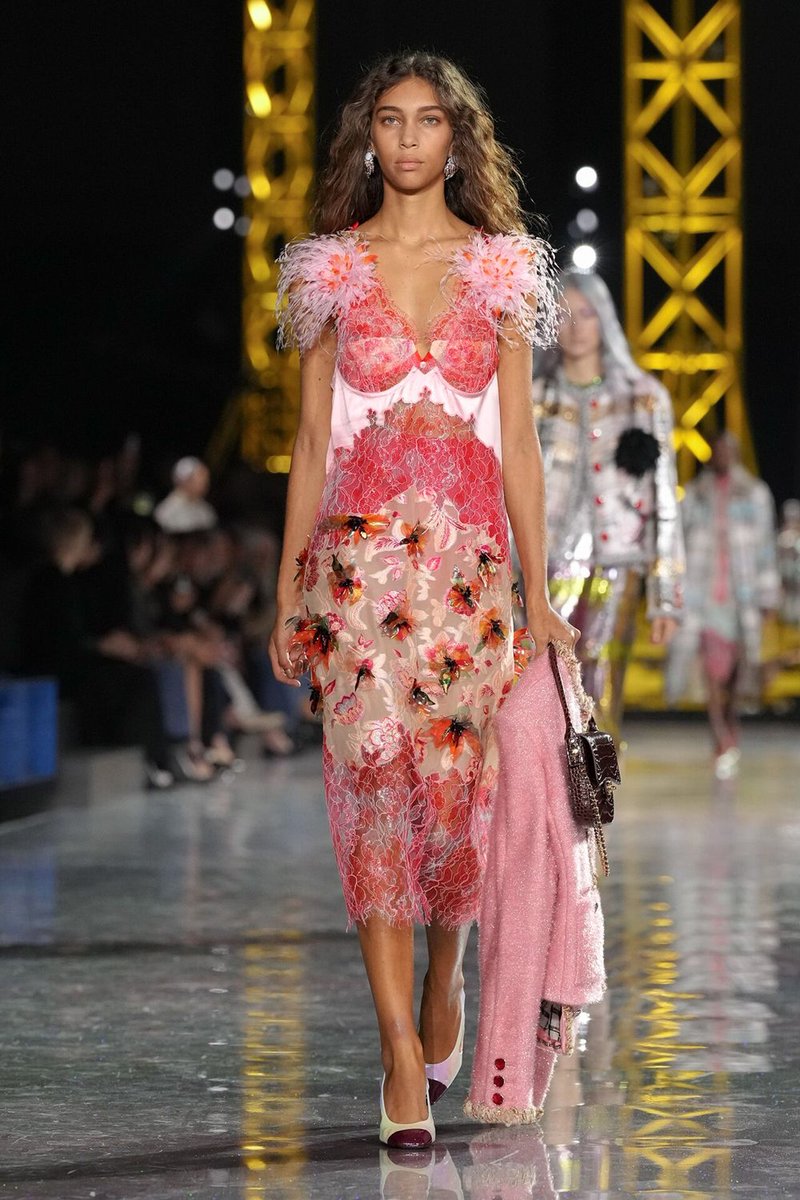 kendam_com's tweet photo. Chanel Fall Winter 2026-2027 collection fashion show at Paris Fashion Week FW26 (March 9, 2026) https://t.co/VRDD4yUOUY

#Chanel #FW26 #FW26 #AW26 #Runway #Paris #FashionWeek #PFW #Kendam https://t.co/AaVtE2lKX3