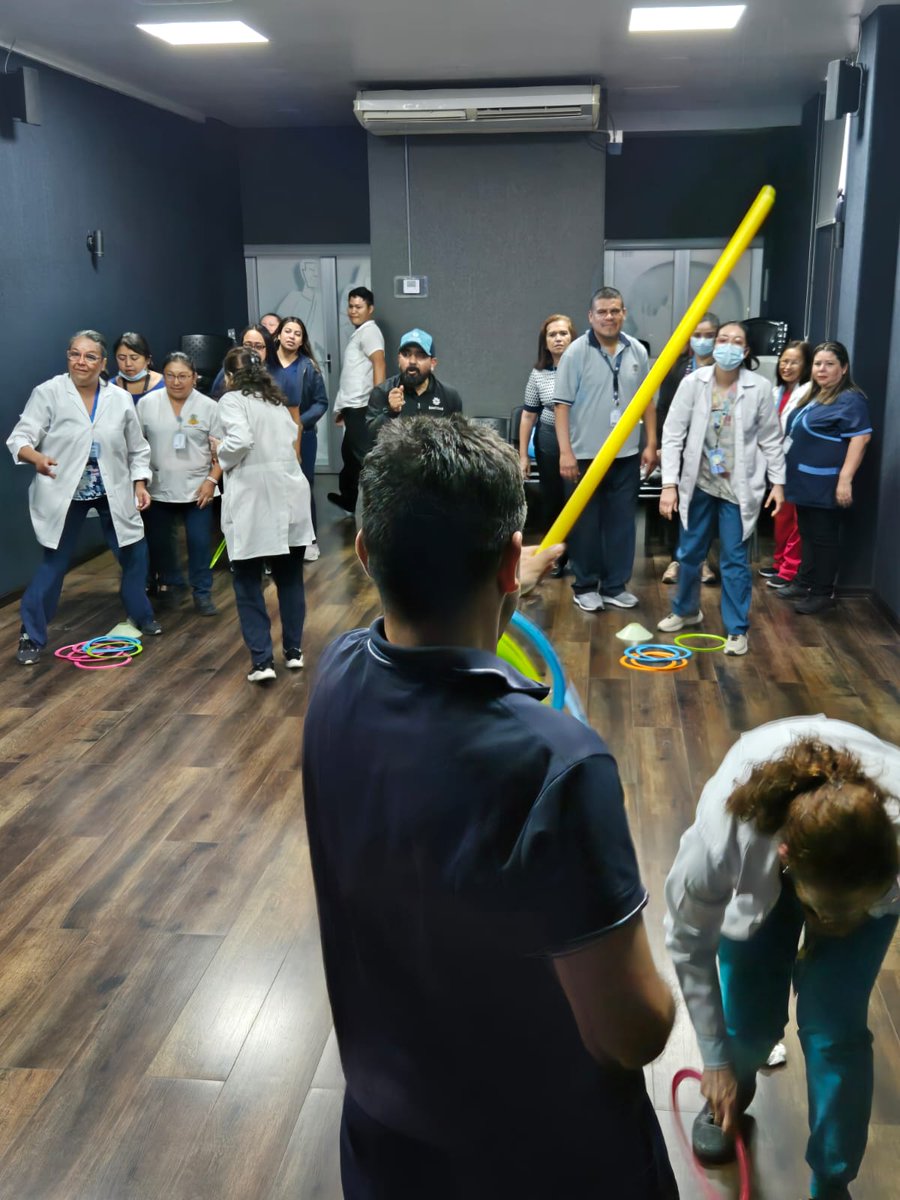 IGSS_gt's tweet image. 🍏🏥💪 #BienestarIntegral | Personal del Hospital General de Enfermedades del #IGSS participó en la charla “Cómo iniciar una vida saludable”, orientada a fortalecer hábitos que favorezcan el bienestar integral.🧘🏼‍♂️ #UnIGSSMásCercaDeTi #JornadaEducativa