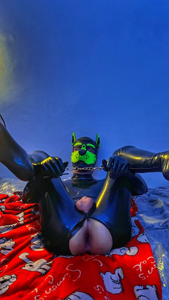 LeiPup's tweet photo. Tried latex in action😏😈 https://t.co/csrLs40ZGu