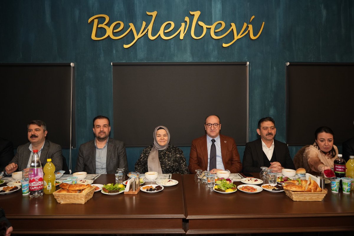 mdunlu's tweet photo. 2014 - 2018 yılları arasında birlikte görev yaptığımız değerli  yol arkadaşlarımızla iftarın bereketinde buluştuk. Bu buluşmamıza teşrif eden kıymetli Bakanımız Prof. Dr. Ayşen Gürcan hocamıza teşriflerinden dolayı teşekkür ederim. https://t.co/om4unhILPf