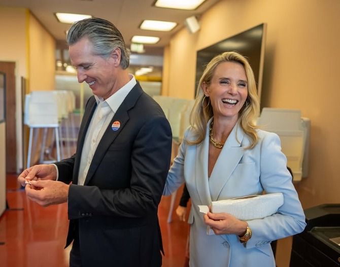 JUST IN: Gavin Newsom's Wife has reportedly been pocketing MILLIONS of dollars from her "charity," which supposedly combats "harmful gender norms."

She's personally paid herself nearly ONE THIRD of the nonprofit's total income every year, according to DailyMail