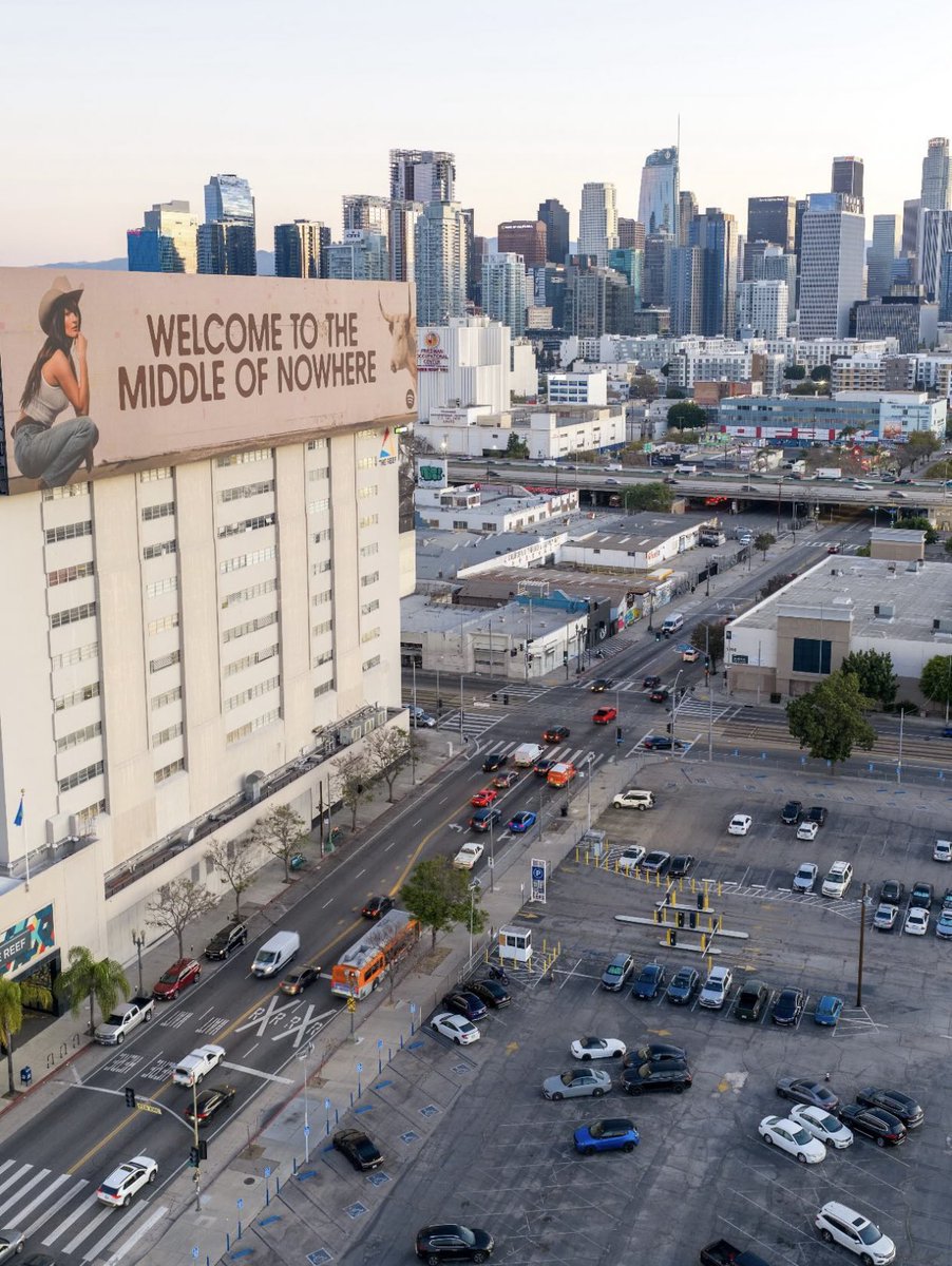 spaceykaceymx's tweet image. ⭐️WELCOME TO THE MIDDLE OF NOWHERE⭐️ Spotify billboards of @KaceyMusgraves to promote her new upcoming album 🤠