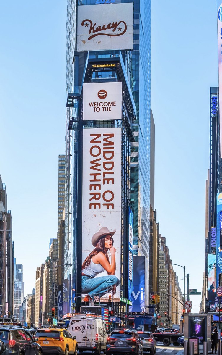 spaceykaceymx's tweet image. ⭐️WELCOME TO THE MIDDLE OF NOWHERE⭐️ Spotify billboards of @KaceyMusgraves to promote her new upcoming album 🤠