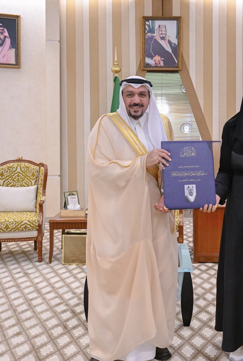 مِن معين مؤلفات سمو سيدي أمير منطقة القصيم استقيت الإلهام، وبأبوّته الحانية التي احتضنت حلمي، أضعُ بين أيديكم بحثي الأول عن حجاجية الملك سعود-رحمه الله فخر يغمرني أن أقتفي أثر سموه في صون تاريخنا المجيد، شاكراً له يداً تمتد بالدعم وقلباً يفيضُ بالتشجيع❤️

2u.pw/xL98SU