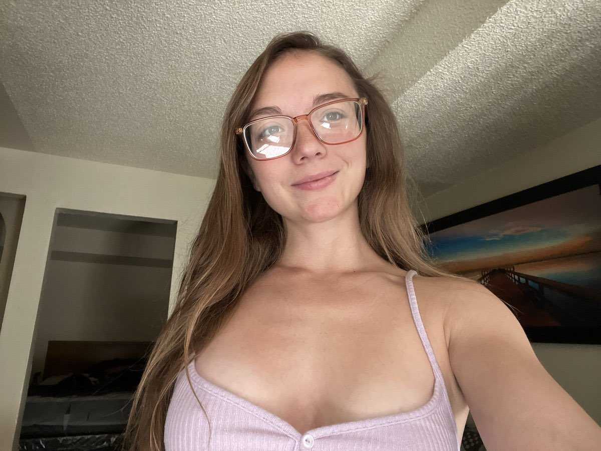 Xiness_QueenX's tweet photo. free pic if you stop scrolling and say hi😇 https://t.co/InGOJGnw0i
