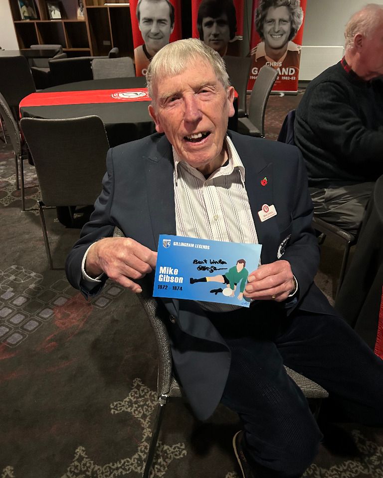 Gills_Legends's tweet image. Gillingham's legendary 1973/74 promotion winning goalkeeper Mike Gibson, now 86, with my print of him.

#Gills #Gillingham #Legends