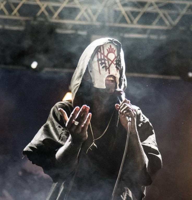 sleepiskully's tweet photo. Happy Vonday to vessel and his vears 👂 he is listening https://t.co/ucEyG32NDh