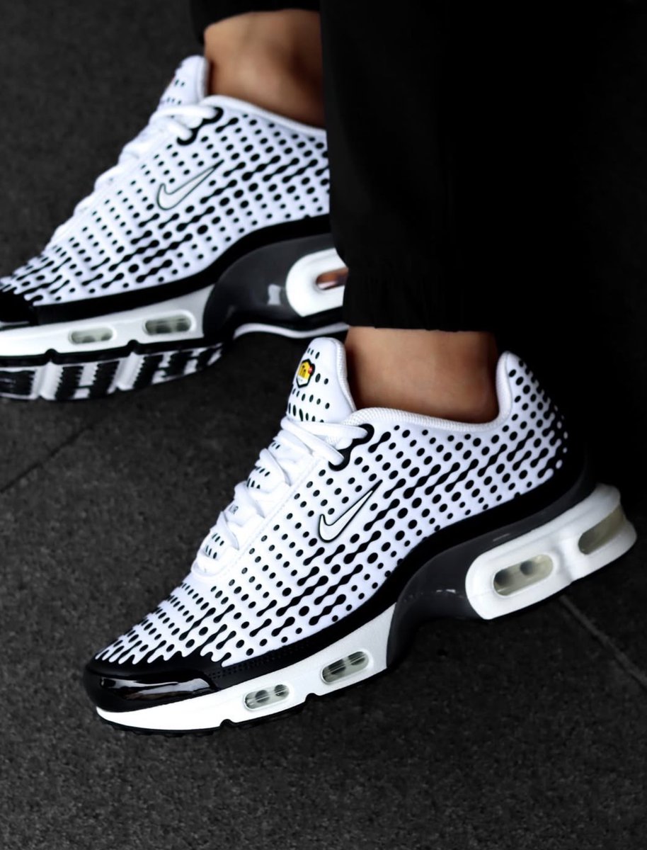 Sneaker Deals GB tweet media
