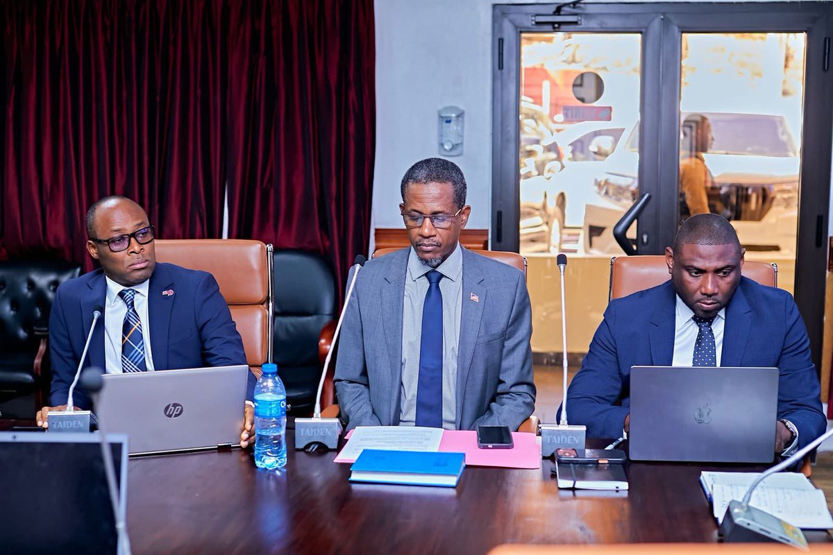 La Rubrique tweet media