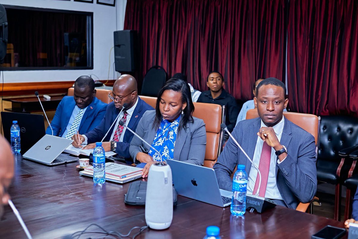 La Rubrique tweet media