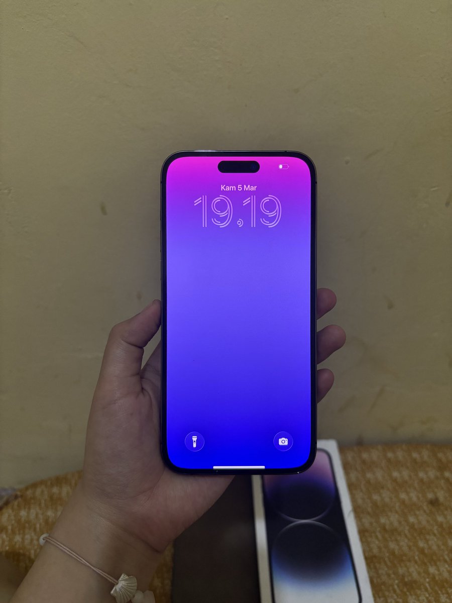 WTS IPHONE tweet media