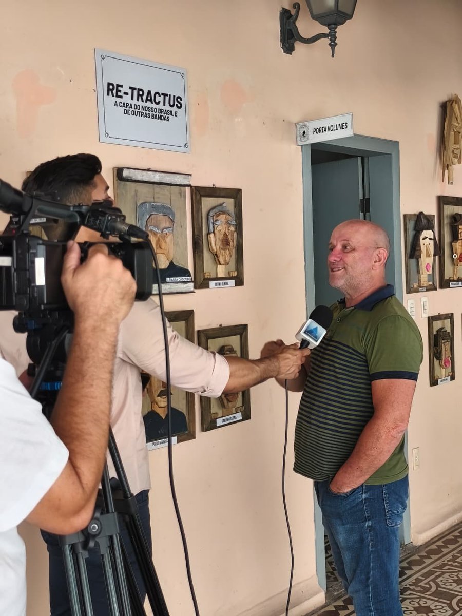 Woldney Ribeiro, em entrevista com equipe da TV Assembleia RN, fala sobre a mostra “Re-tractus: a cara do Brasil e de outras bandas”, em exposição no Ludovicus – Instituto Câmara Cascudo, durante todo mês de março. Estamos abertos de segunda a sexta, das 9h às 17h.