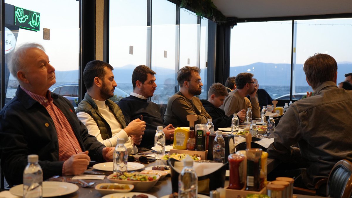 BURSİAD ailesi olarak, Yönetim Kurulu Üyemiz Eren Süzer’in ev sahipliğinde düzenlenen iftar programında bir araya geldik.
Davetimize katılım sağlayarak bizleri onurlandıran misafirlerimize ve üyelerimize teşekkür ederiz.