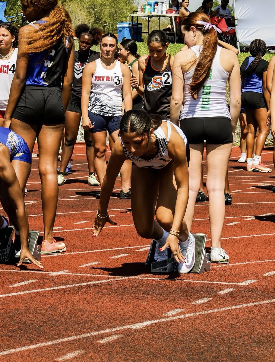 angiefern10's tweet photo. Excited to share my huge progress from last Friday's meet!

4x200m Relay: Ran 1st leg and quickly broke the stagger, handing off the baton first with a split of 26.73! (previously 29.08) Our team placed second.

100m dash: PR of 13.40 (previously 13.81) 

I am looking forward to improving the rest of the season!