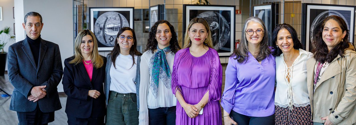 AntimonopolioMX's tweet photo. La jornada incluyó la inauguración de la exposición fotográfica “Lita en el desierto” de la autora @vrvchurtv y el conversatorio “Violencia de género”, encabezado por la comisionada presidenta @a_marvan. https://t.co/suYtRri0at