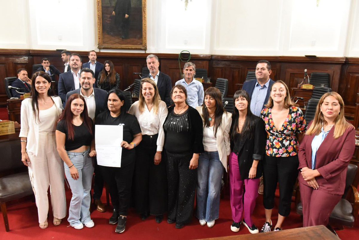 8M: reconocieron a distintas mujeres de La Plata por su labor

infoblancosobrenegro.com/nota/111909/8m…