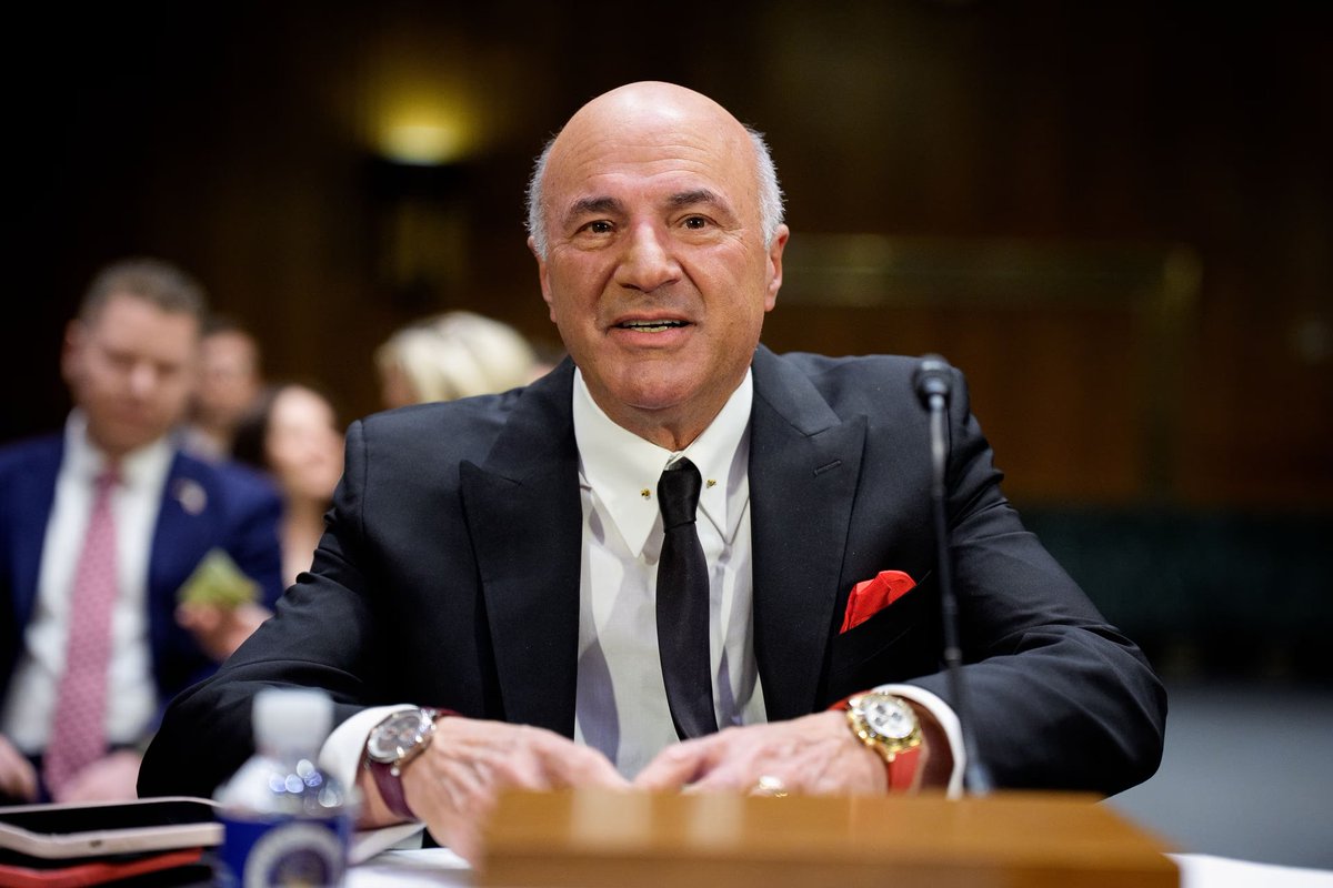 crypto_king34's tweet photo. BILLIONAIRE KEVIN O'LEARY DECLARES THAT ONCE THE CRYPTO MARKET STRUCTURE BILL PASSES BITCOIN WILL SURPASS $200K. 

It's coming. 🚀 https://t.co/a8zFAI69I8