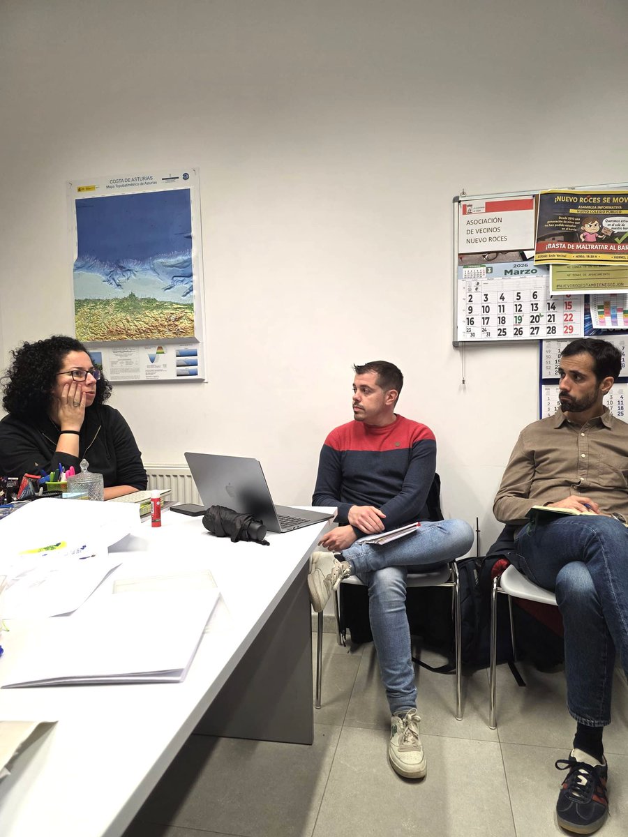 📸 Esta tarde nos reunimos con la asociación vecinal de Nuevo Roces.

💬 Escuchando las propuestas y reivindicaciones para mejorar las infraestructuras y los servicios públicos de uno de los barrios más jóvenes y en crecimiento de Xixón.

🔻Una izquierda pa liderar l'alternativa