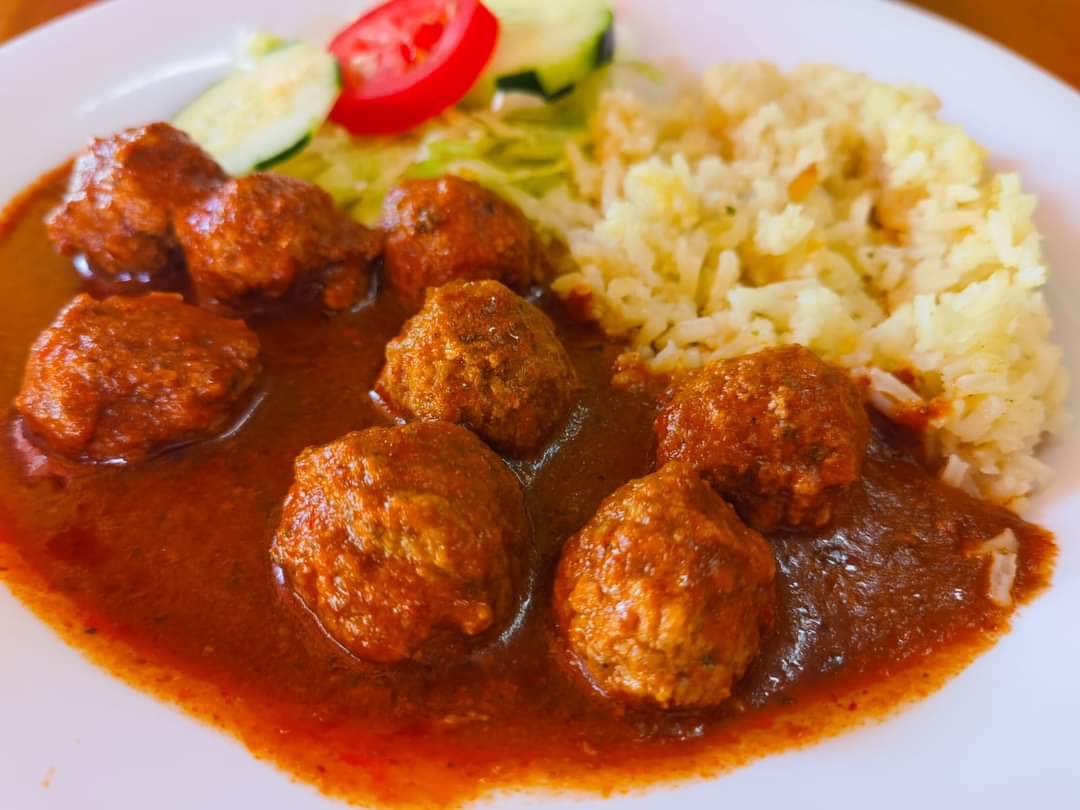 _losgrillos's tweet photo. Hoy nuestro menú de lunes está de rechupete: puerco al horno con puré de papa, albóndigas entomatadas, pollo en salsa de quesos, cocido, pollo en mole, bistec ranchero, caldo de pollo para el alma y mucho más. https://t.co/vxhE8Hs4ws