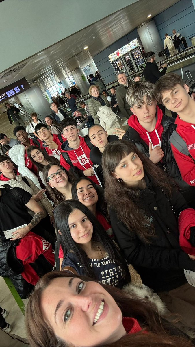 SalesianosPiza's tweet photo. Un grupo de alumnos de 3º y 4ºESO ya están en Eslovenia disfrutando del viaje cultural y educativo que van a realizar esta semana gracias a #erasmusplus @sepiegob https://t.co/L0iZvZPett