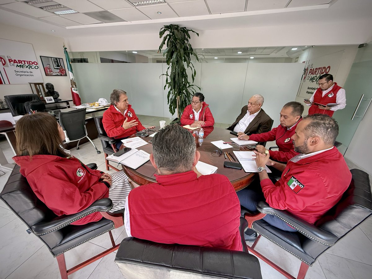 Reunión semanal con Subsecretarios de la Secretaría de Organización del <a href="/PRI_Nacional/">PRI</a> 

Seguimos trabajando en el territorio, en el fortalecimiento de nuestras estructuras, un partido unido es un partido fuerte. 👊🏻