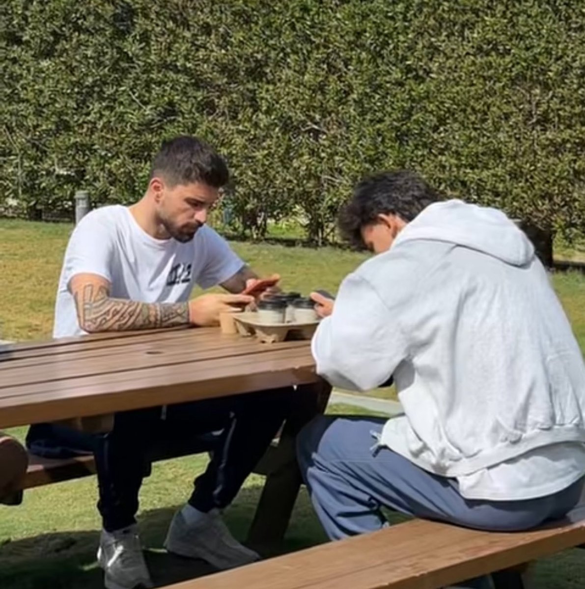 نواف tweet media